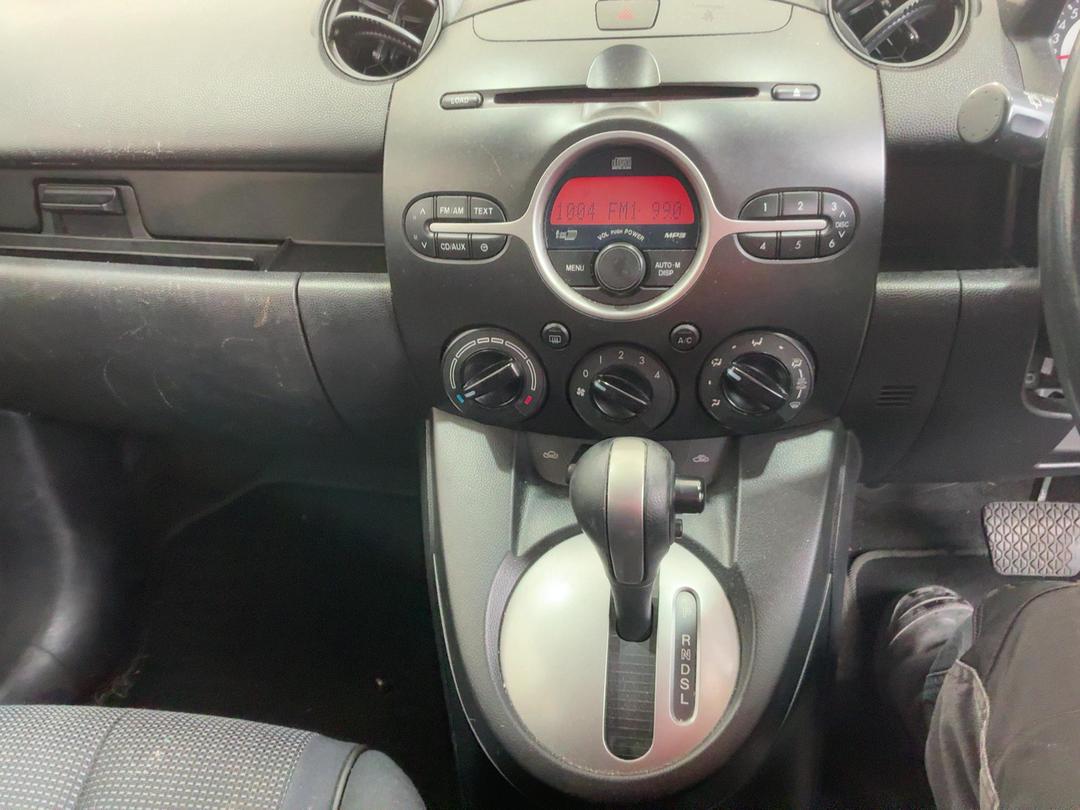 Photo '22' of Mazda Mazda2 Sport