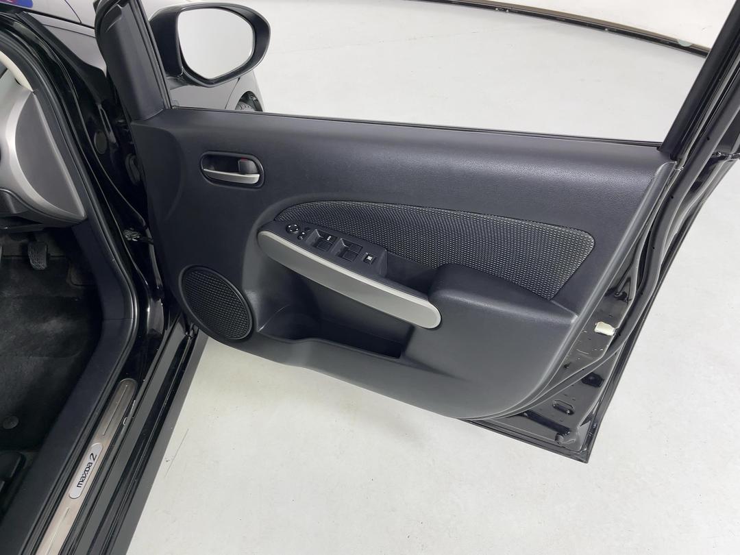 Photo '15' of Mazda Mazda2