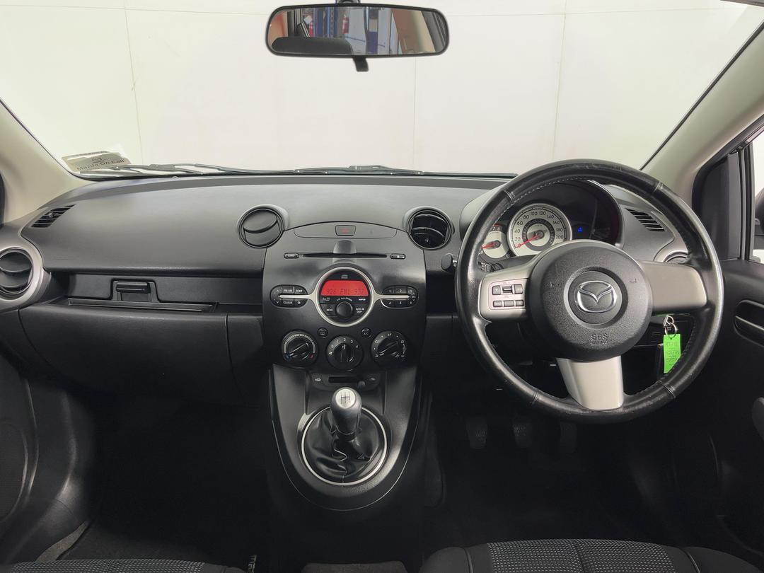Photo '17' of Mazda Mazda2