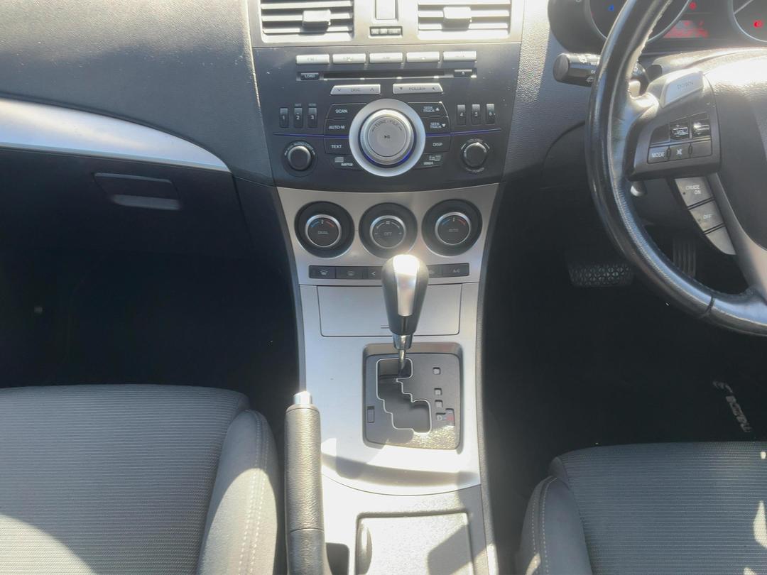 Photo '18' of Mazda Mazda3