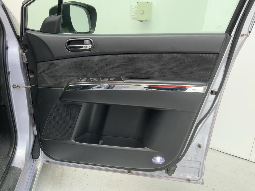 Photo '13' of Mazda MPV