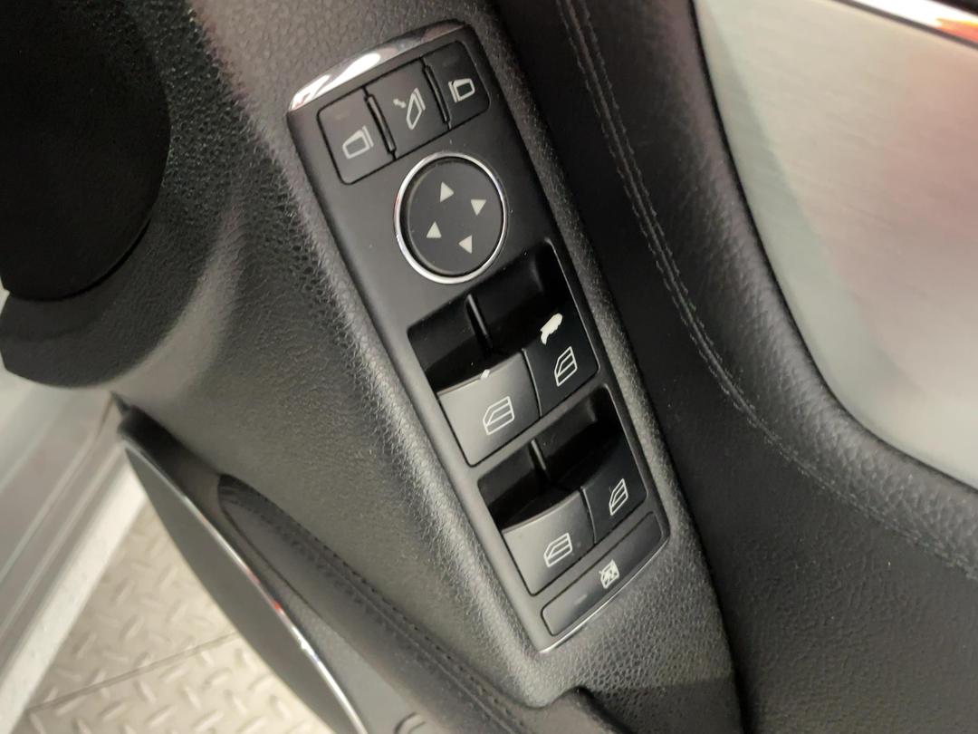 Photo '24' of Mercedes-Benz C220