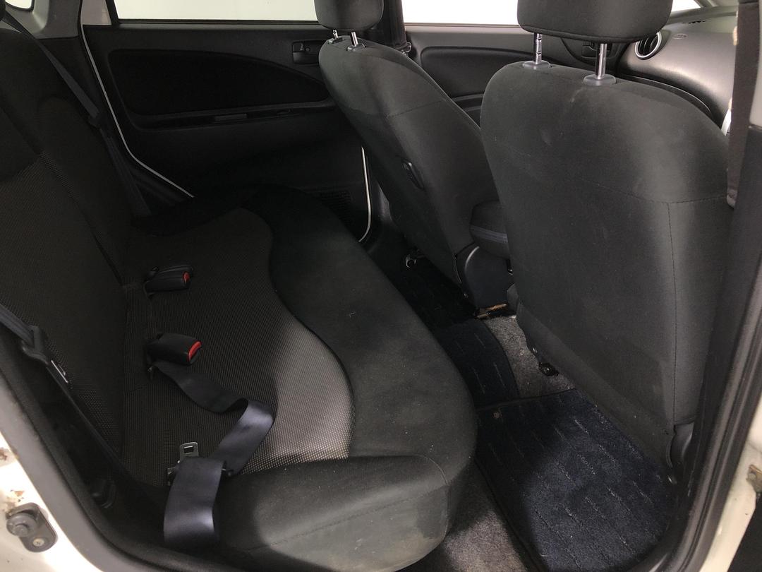 Photo '18' of Mitsubishi Colt