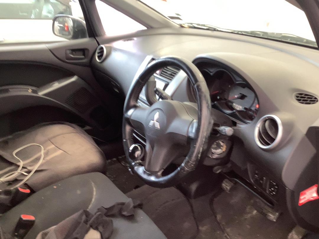 Photo '13' of Mitsubishi Colt Photo '13' of Mitsubishi Colt