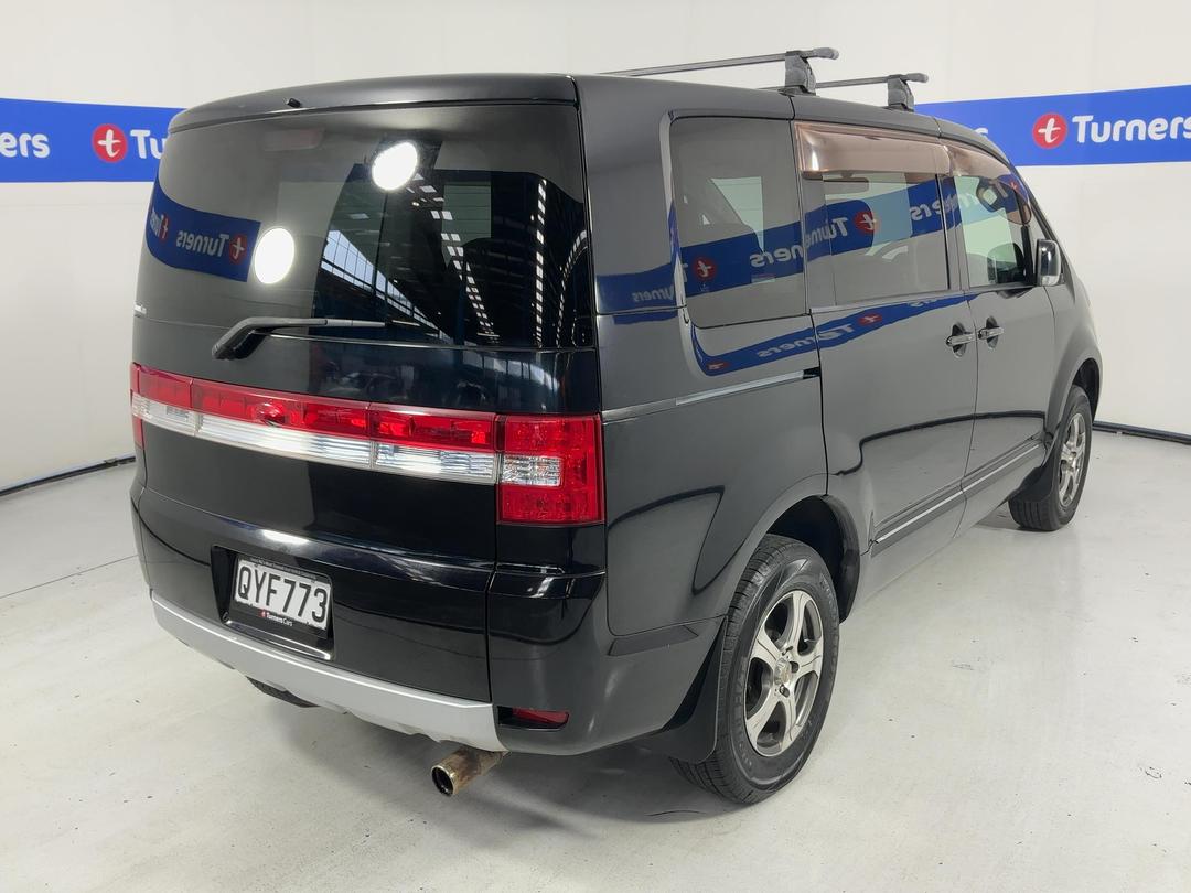 Photo '7' of Mitsubishi Delica