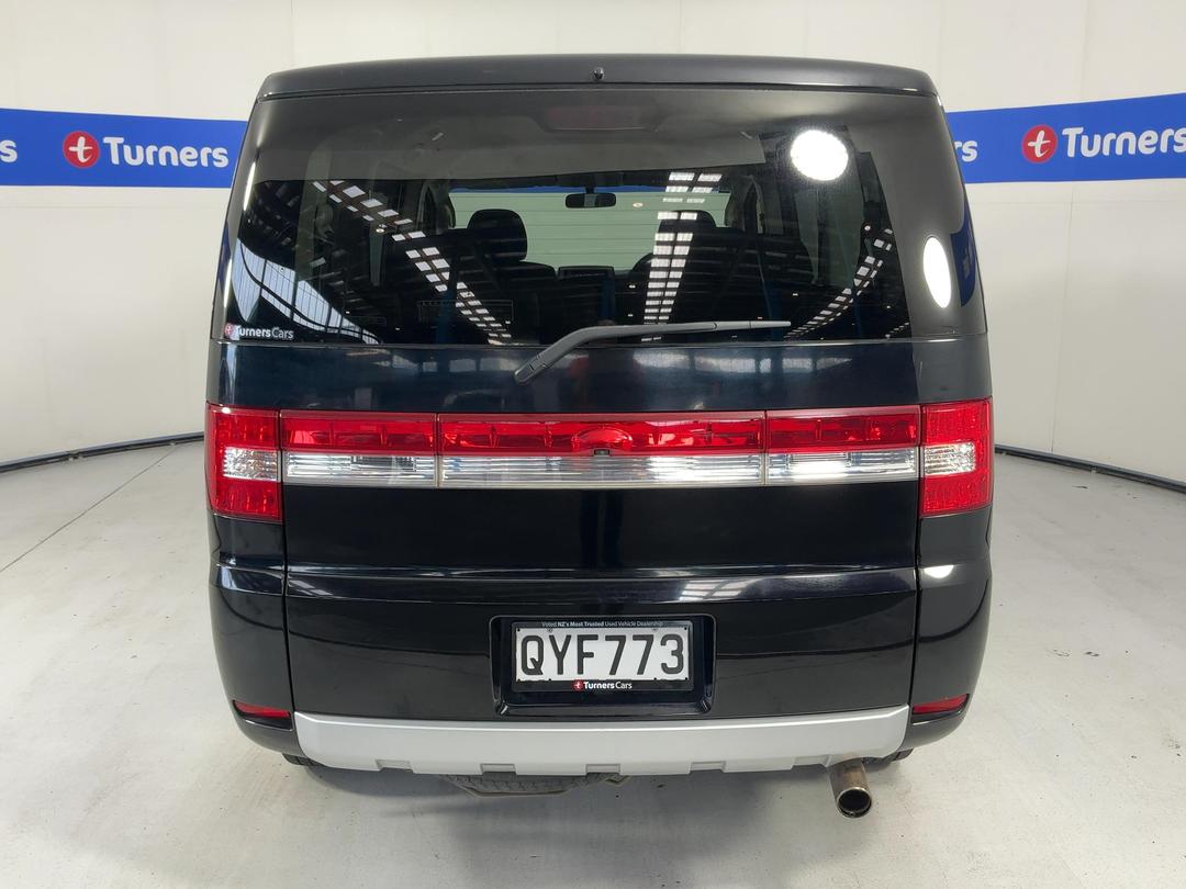 Photo '6' of Mitsubishi Delica