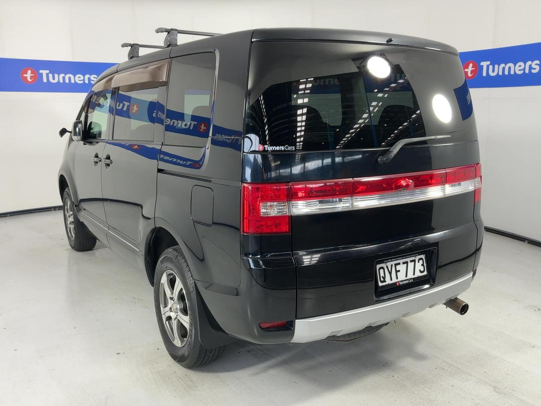 Photo '5' of Mitsubishi Delica