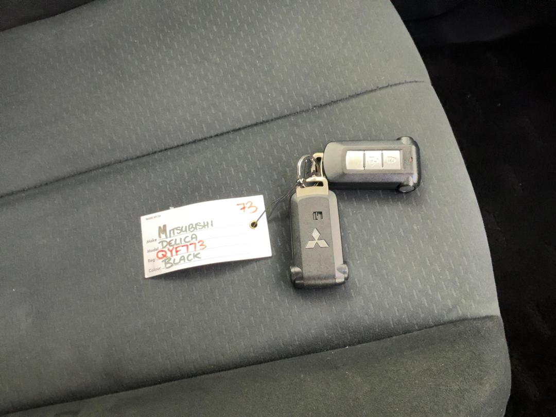 Photo '21' of Mitsubishi Delica