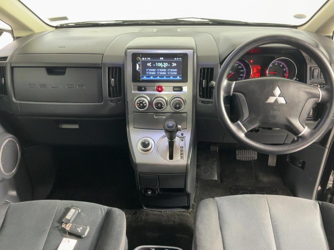 Photo '17' of Mitsubishi Delica