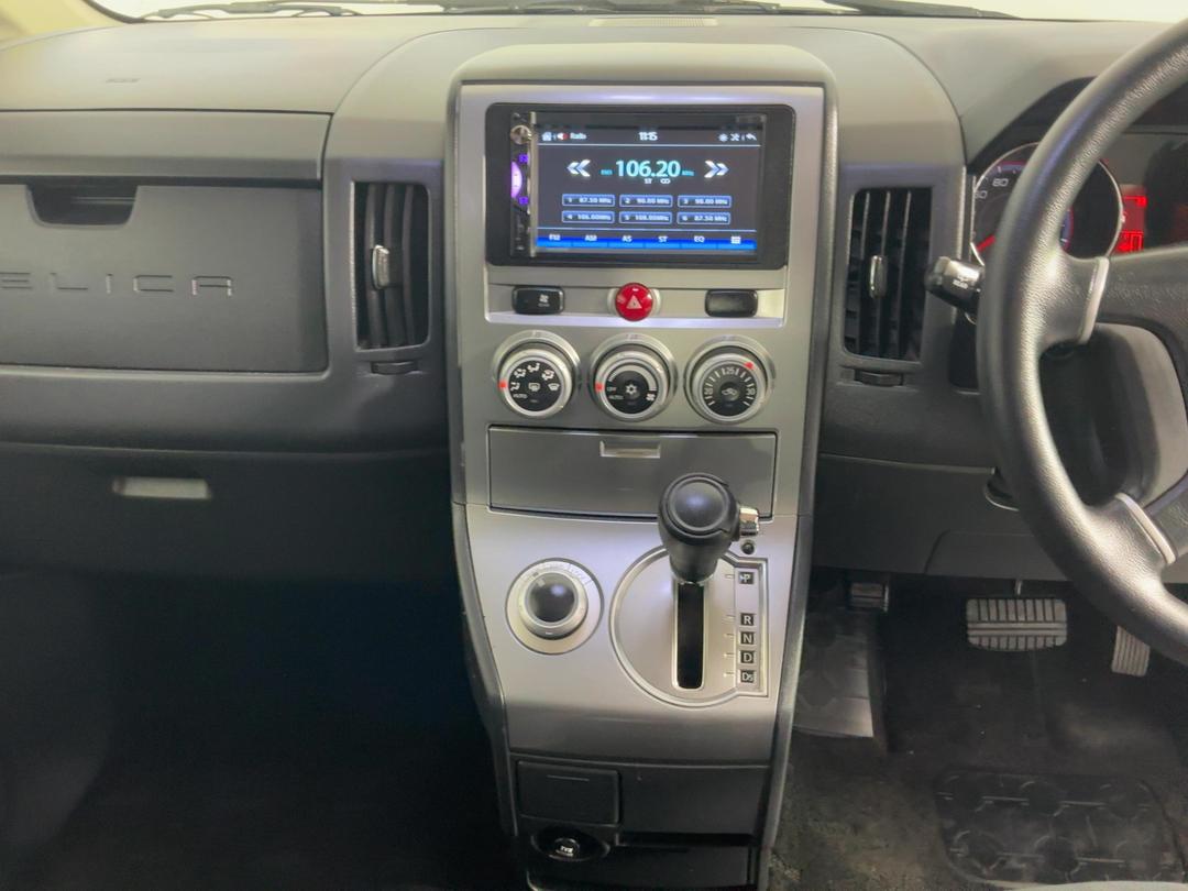 Photo '18' of Mitsubishi Delica