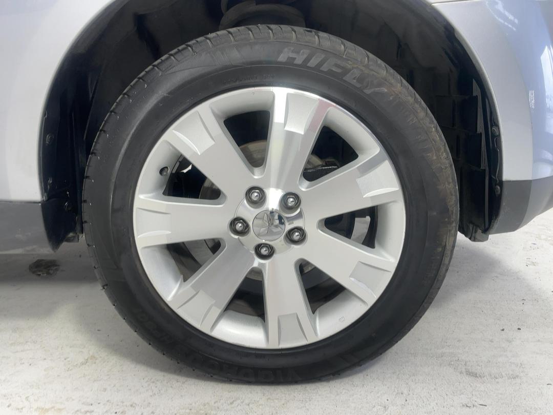 Photo '9' of Mitsubishi Outlander