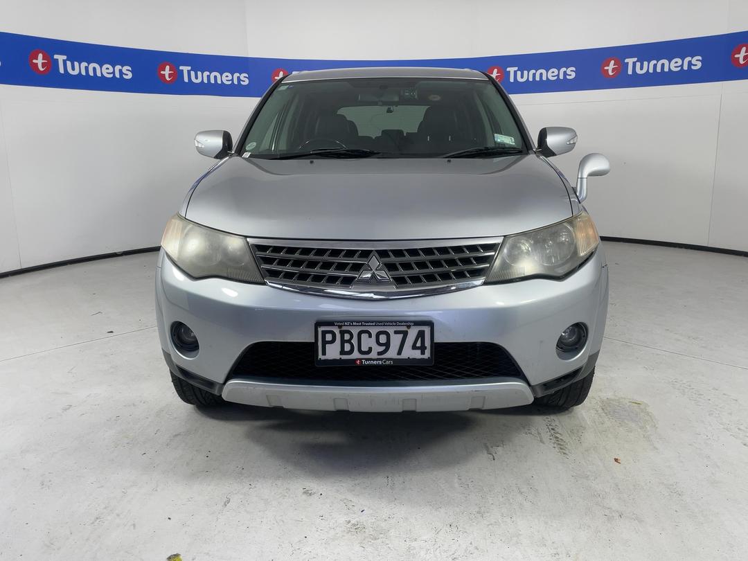 Photo '2' of Mitsubishi Outlander