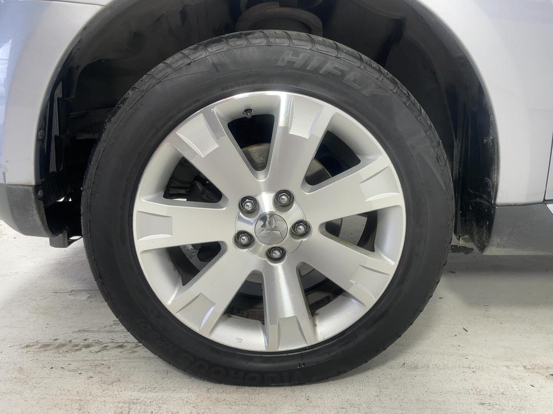 Photo '10' of Mitsubishi Outlander
