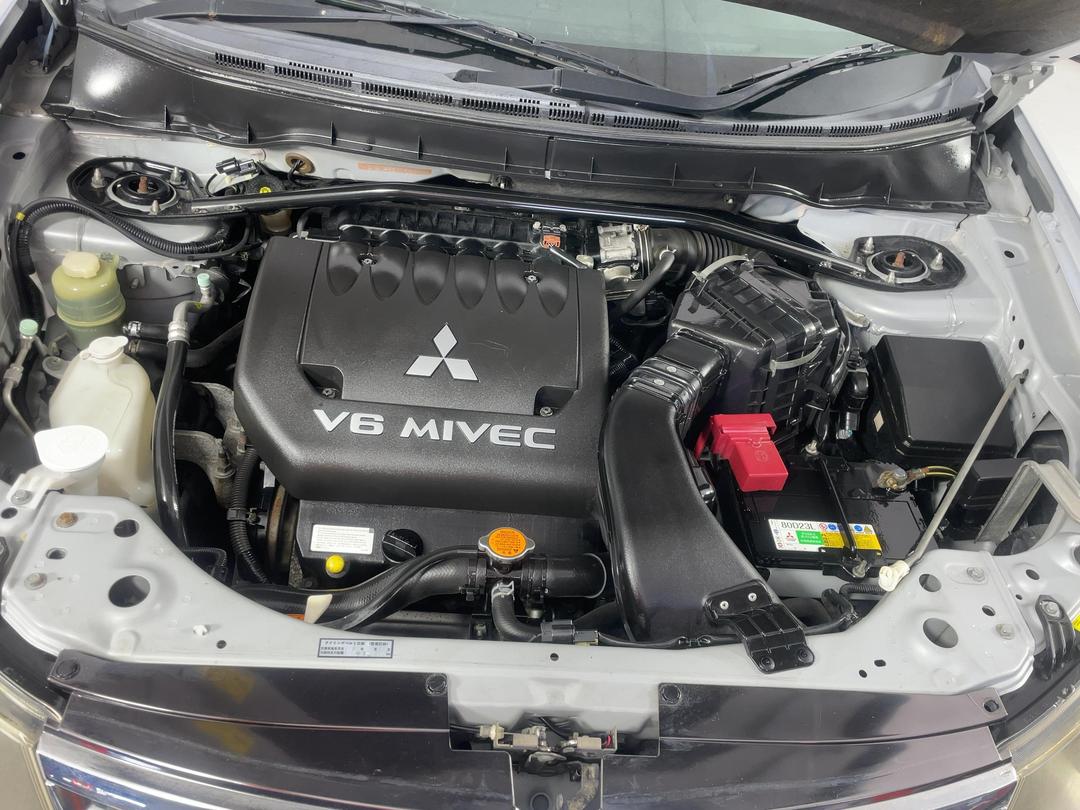 Photo '13' of Mitsubishi Outlander