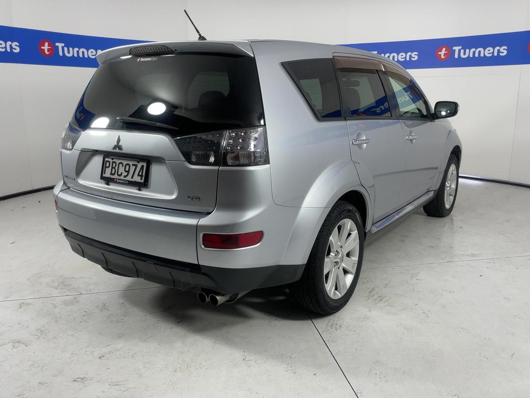 Photo '7' of Mitsubishi Outlander