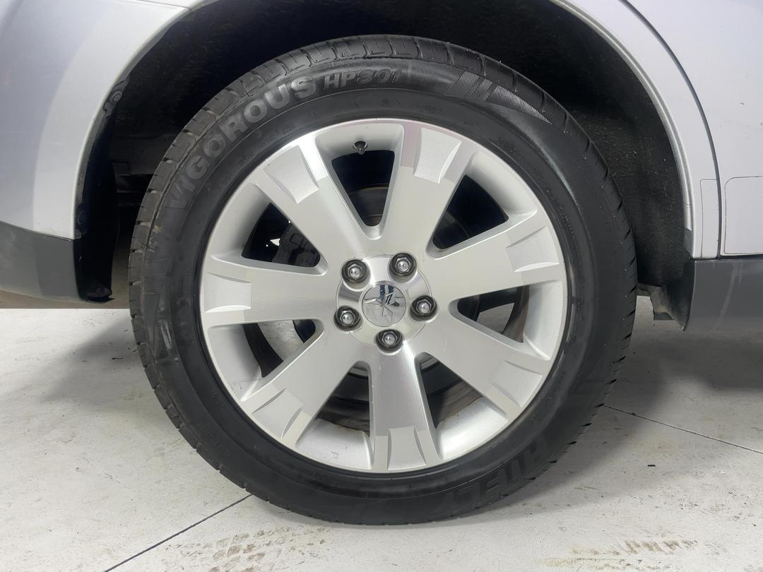 Photo '12' of Mitsubishi Outlander
