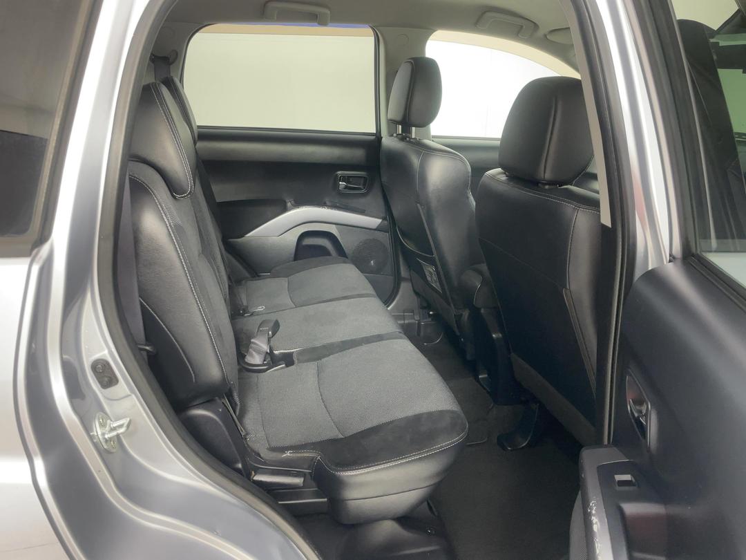 Photo '20' of Mitsubishi Outlander