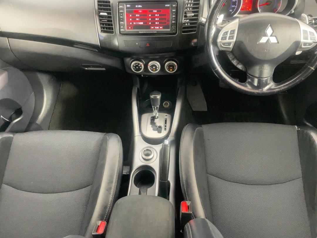 Photo '18' of Mitsubishi Outlander