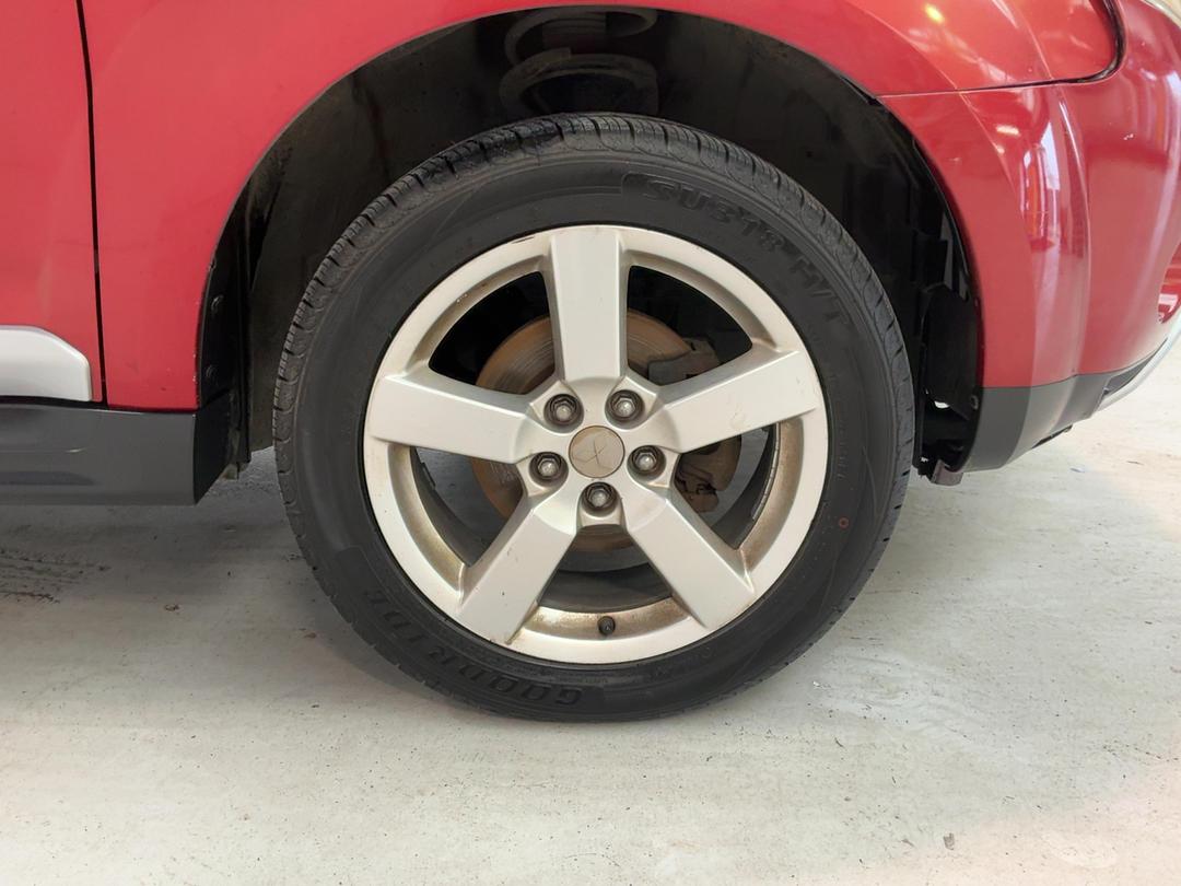 Photo '9' of Mitsubishi Outlander