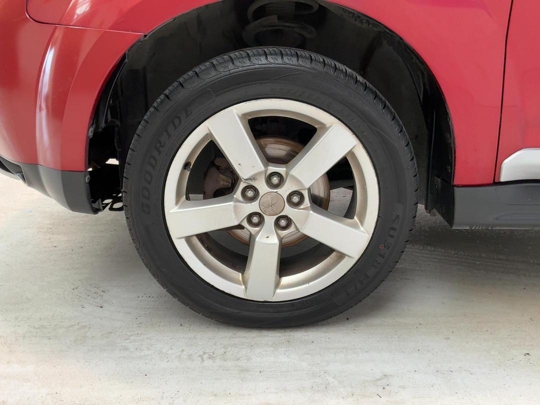 Photo '10' of Mitsubishi Outlander
