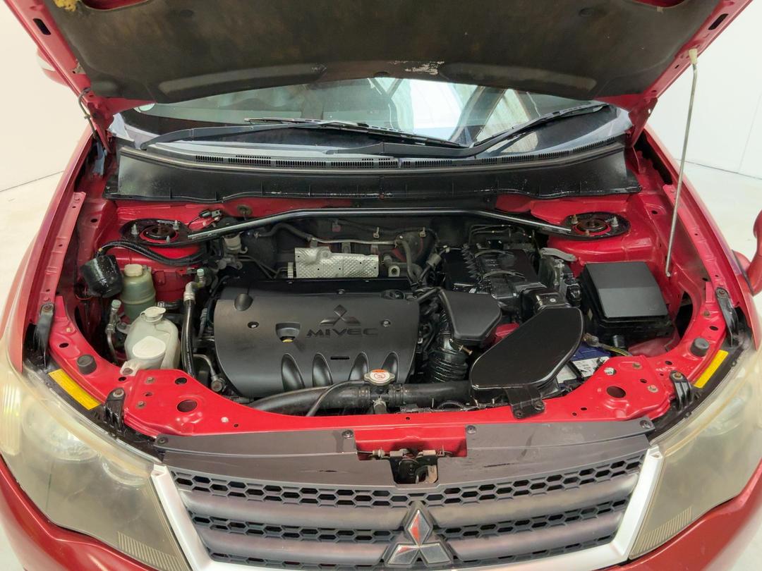 Photo '13' of Mitsubishi Outlander