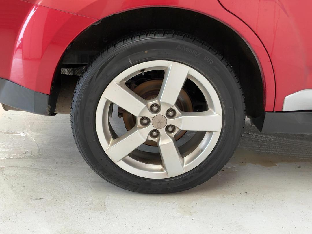 Photo '12' of Mitsubishi Outlander
