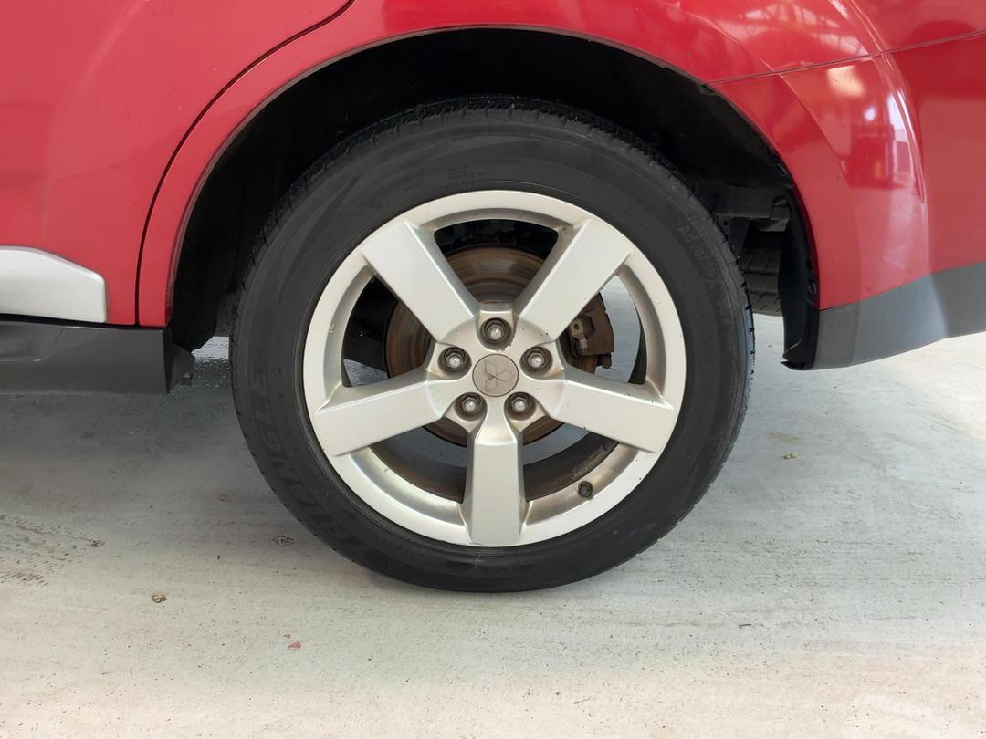 Photo '11' of Mitsubishi Outlander