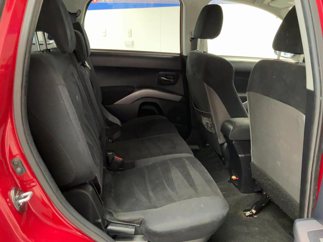 Photo '20' of Mitsubishi Outlander