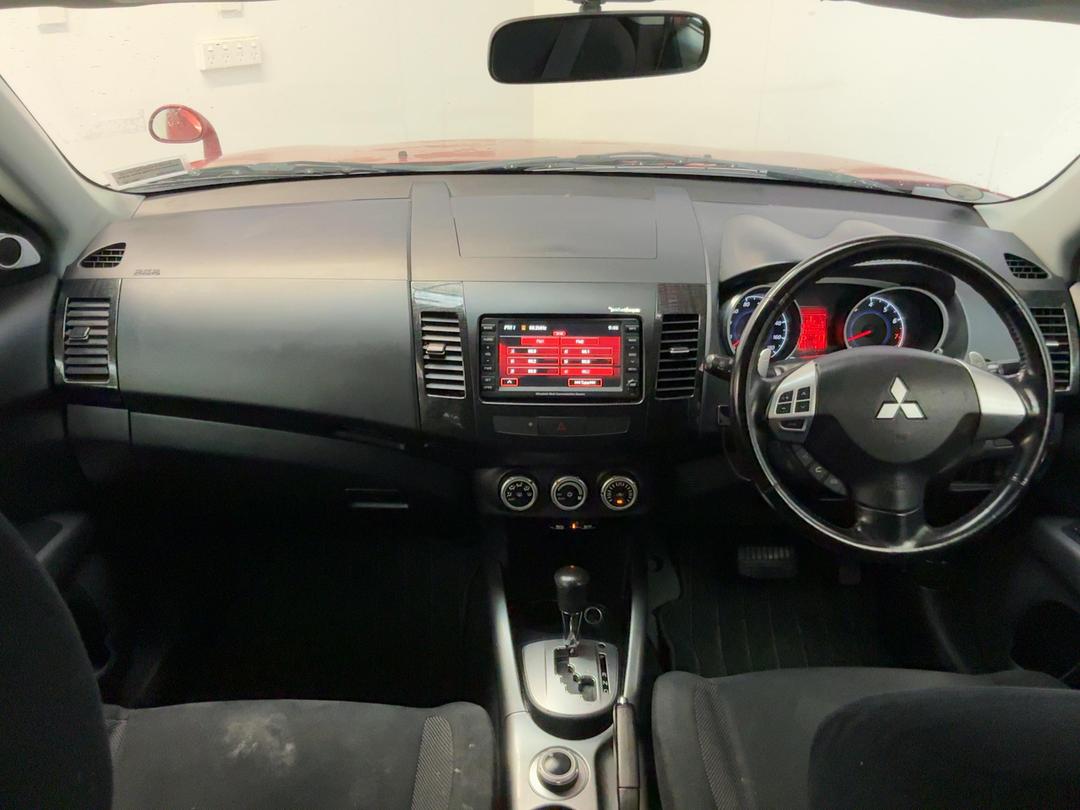 Photo '17' of Mitsubishi Outlander