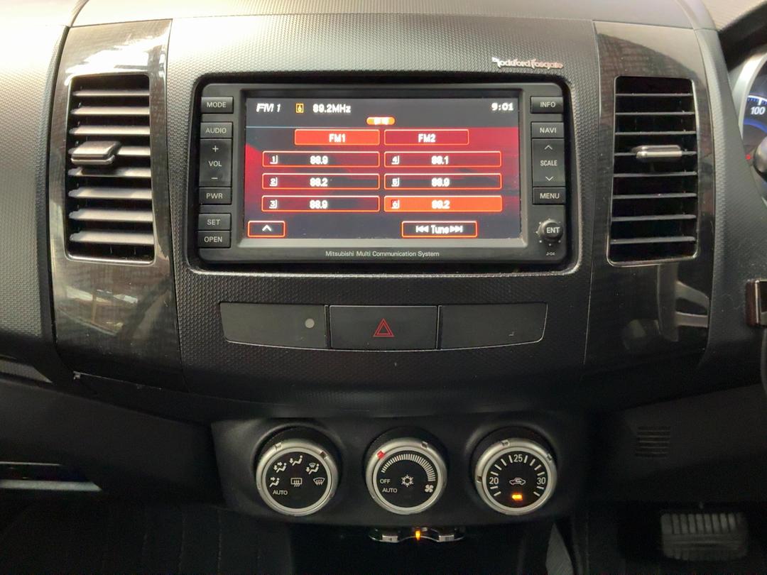 Photo '18' of Mitsubishi Outlander