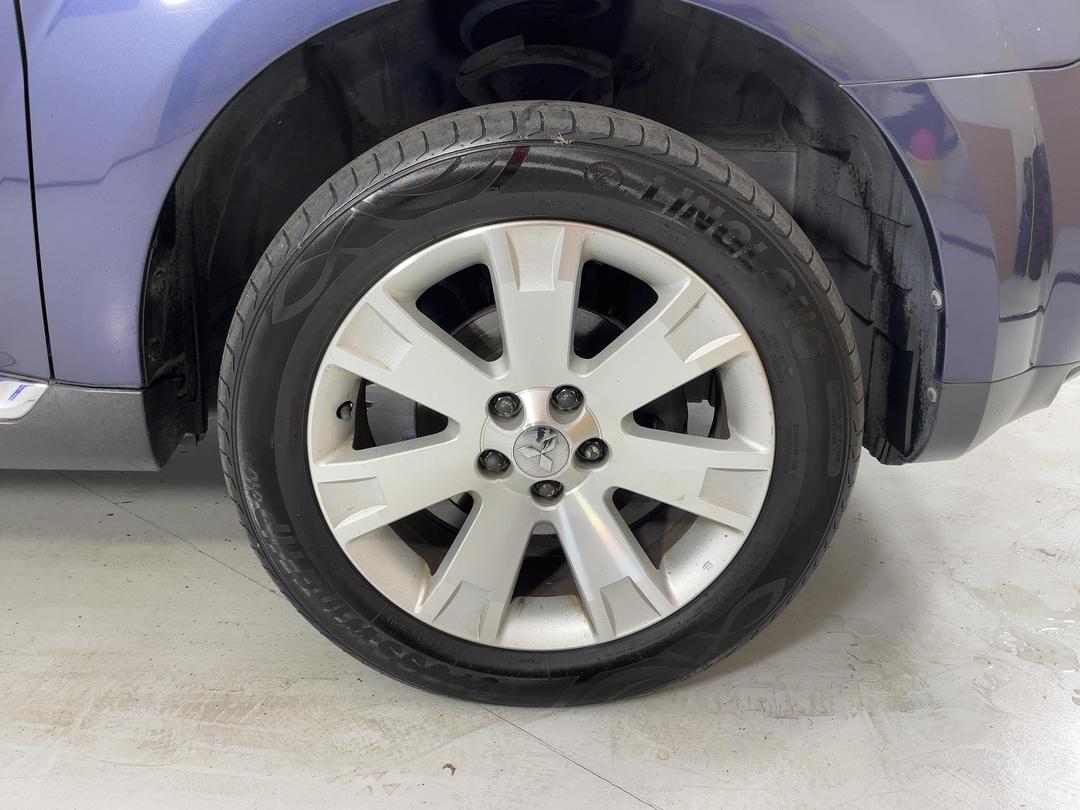Photo '9' of Mitsubishi Outlander