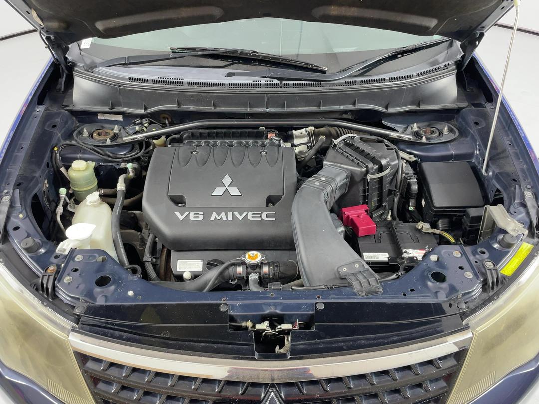 Photo '13' of Mitsubishi Outlander