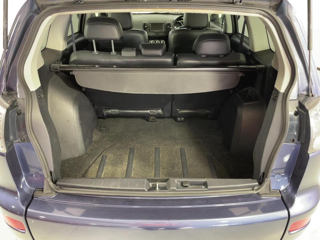 Photo '14' of Mitsubishi Outlander