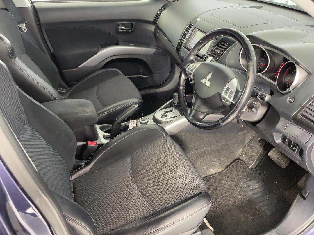 Photo '16' of Mitsubishi Outlander