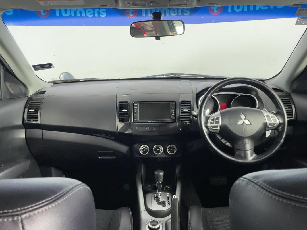Photo '17' of Mitsubishi Outlander