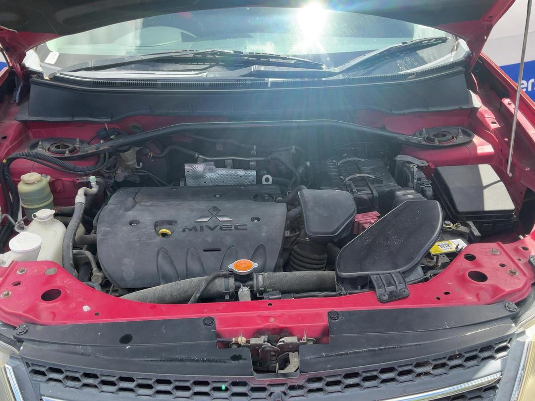 Photo '3' of Mitsubishi Outlander Photo '3' of Mitsubishi Outlander