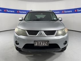 Photo '2' of Mitsubishi Outlander