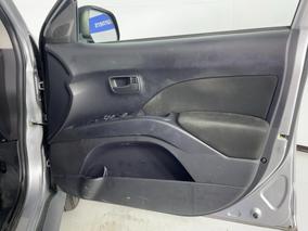 Photo '15' of Mitsubishi Outlander