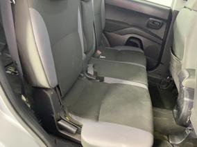 Photo '20' of Mitsubishi Outlander
