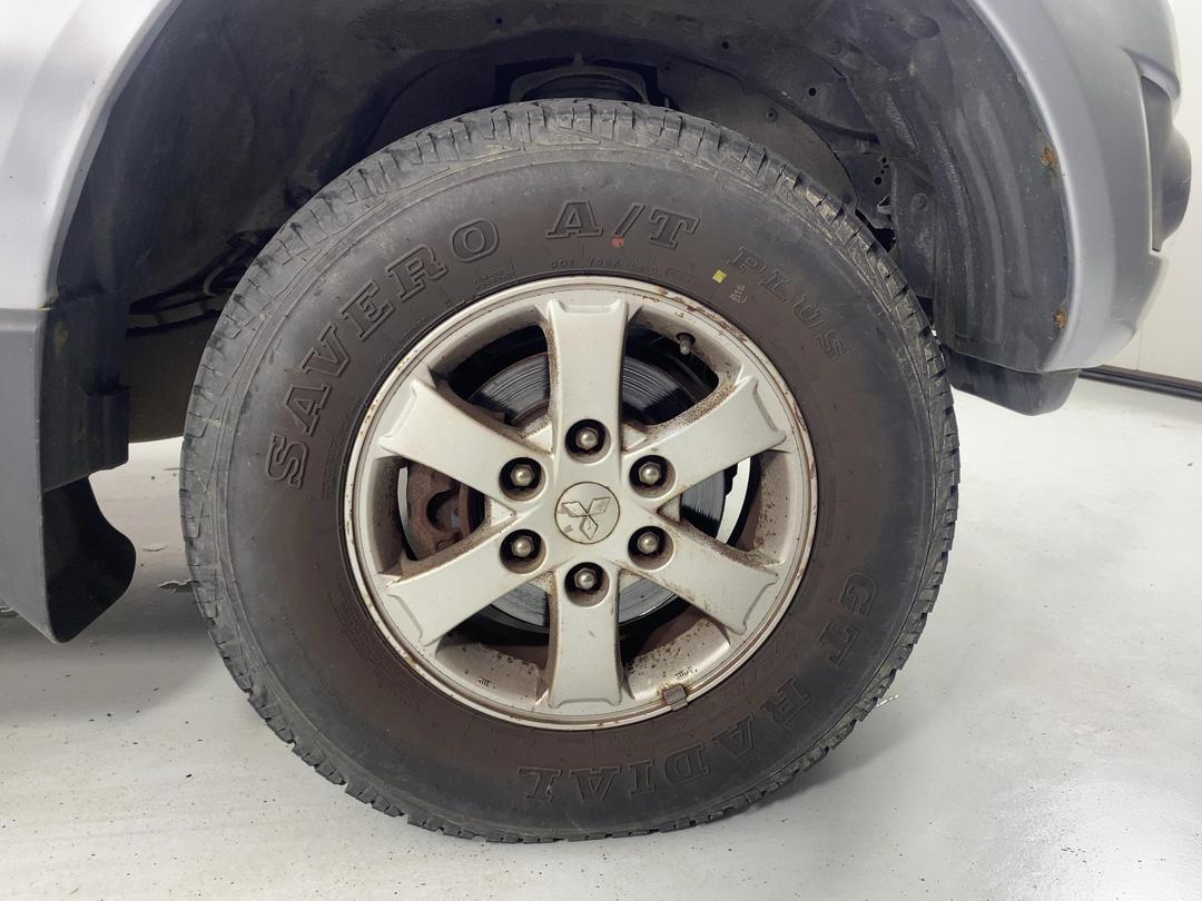 Photo '9' of Mitsubishi Triton