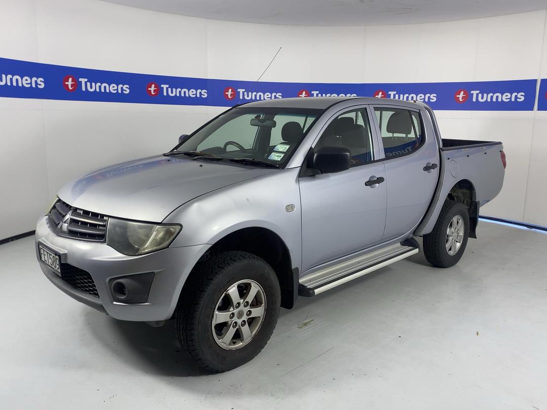 Photo '4' of Mitsubishi Triton