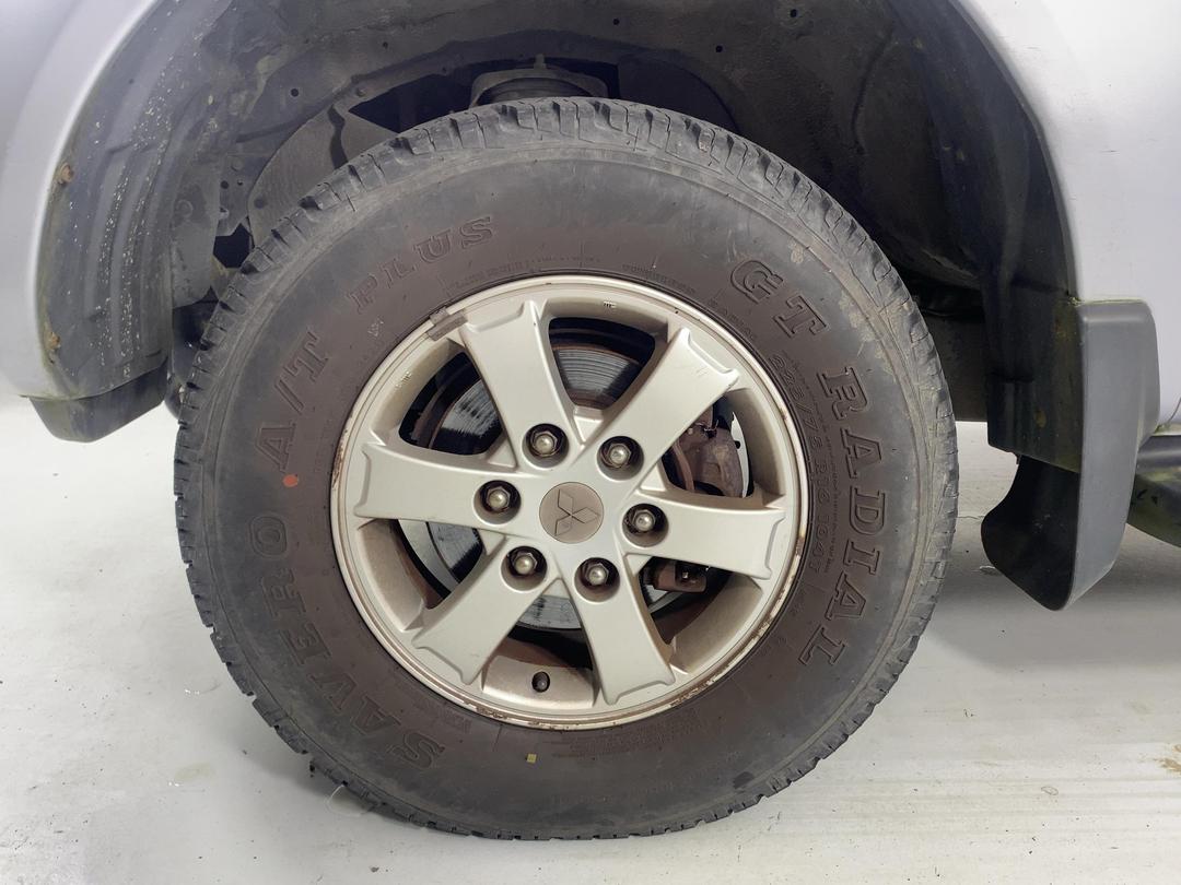 Photo '10' of Mitsubishi Triton