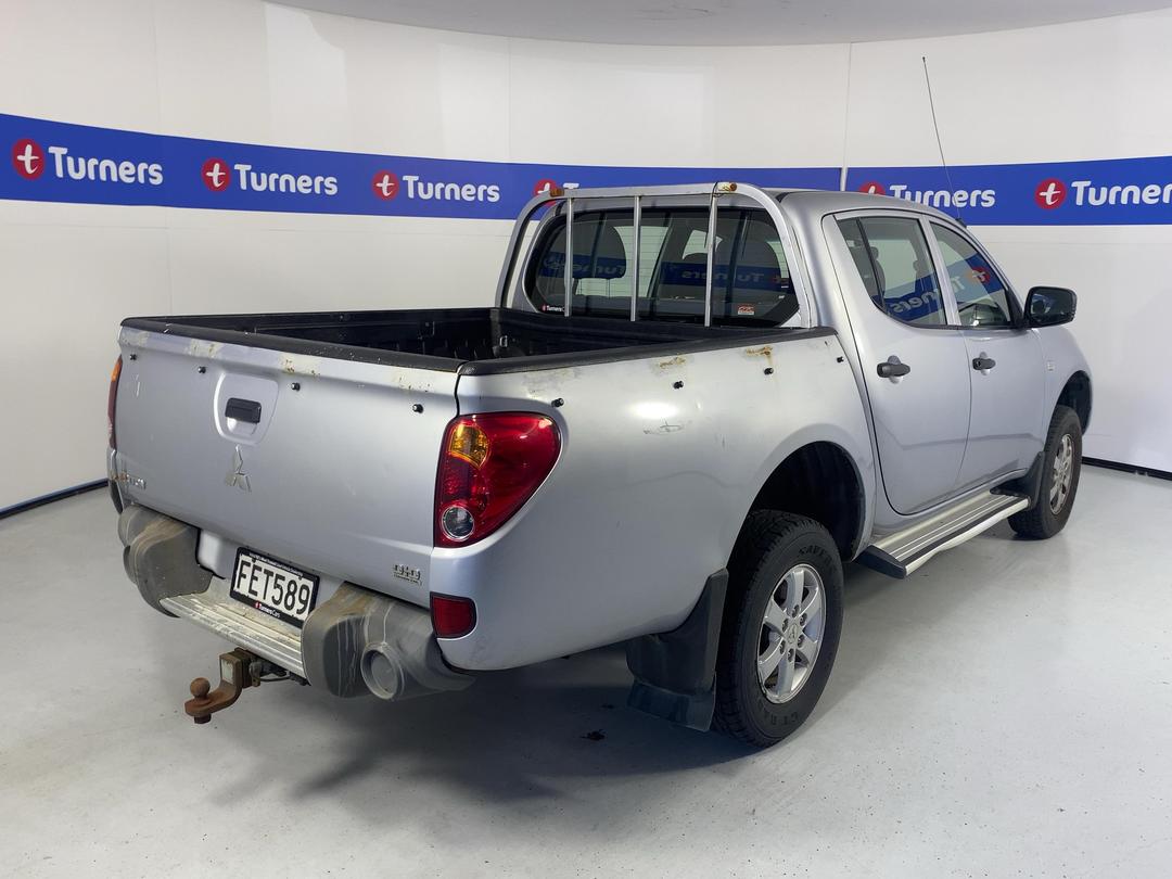 Photo '7' of Mitsubishi Triton