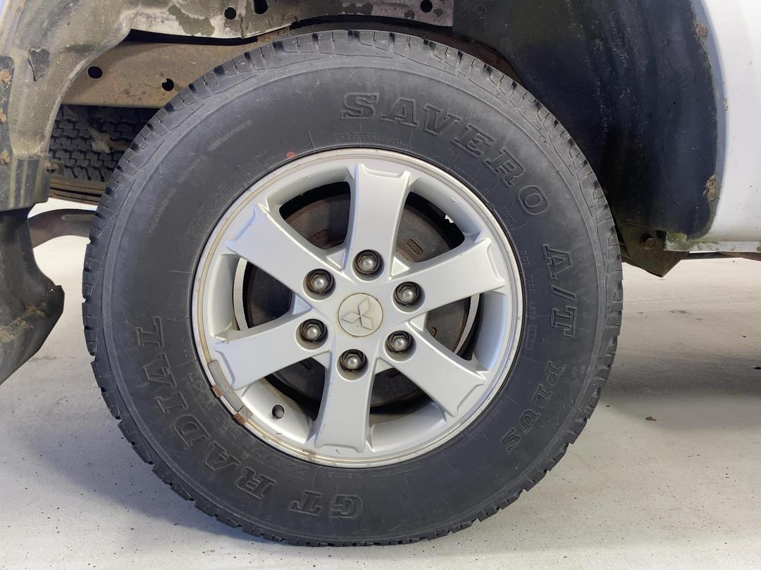 Photo '12' of Mitsubishi Triton