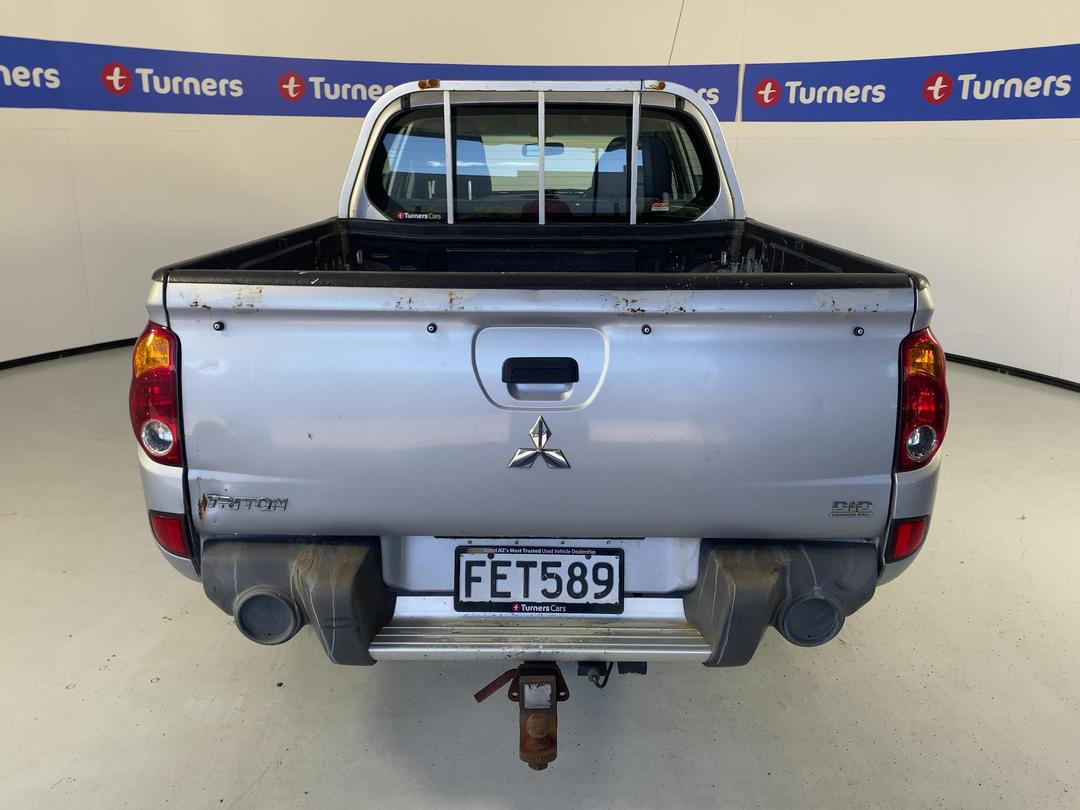 Photo '6' of Mitsubishi Triton