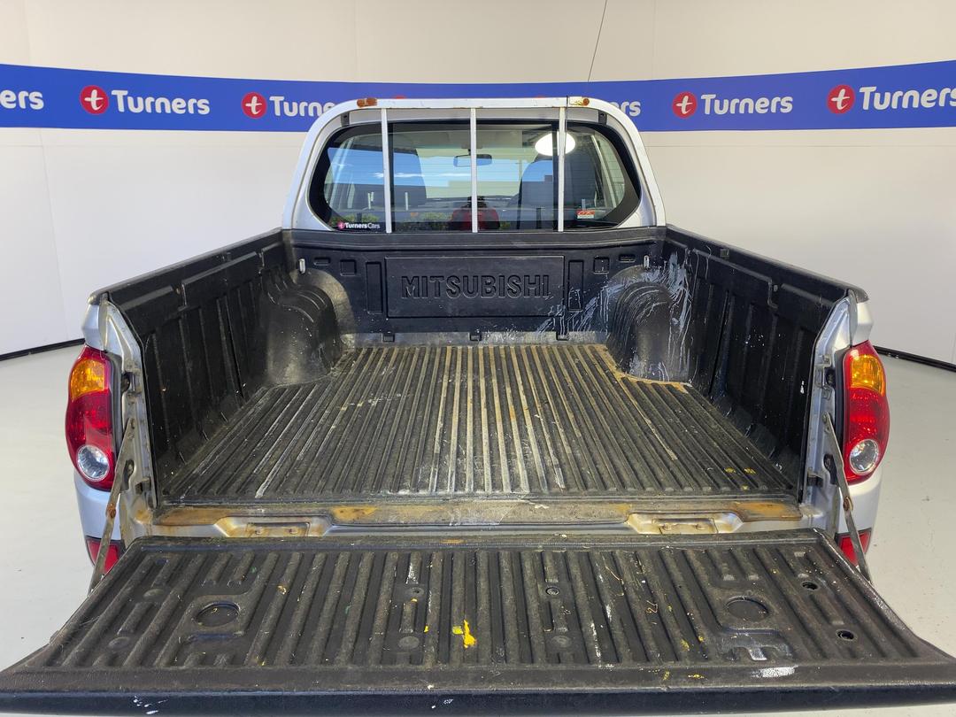 Photo '14' of Mitsubishi Triton