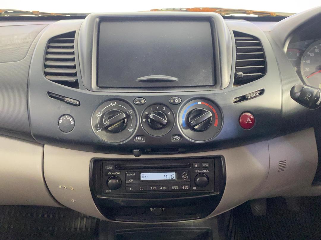 Photo '18' of Mitsubishi Triton