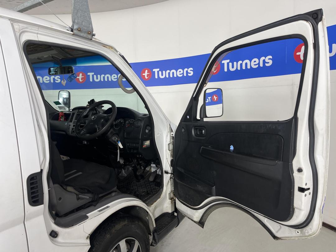 Photo '13' of Nissan Caravan