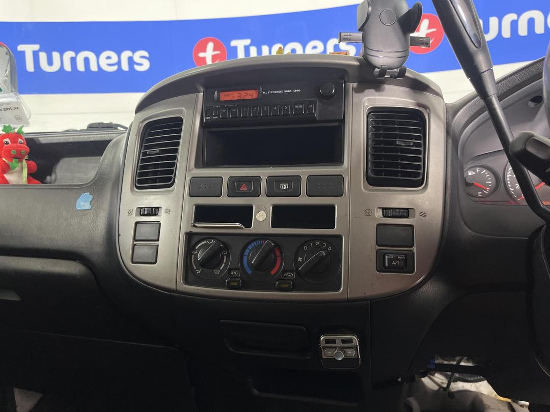 Photo '15' of Nissan Caravan