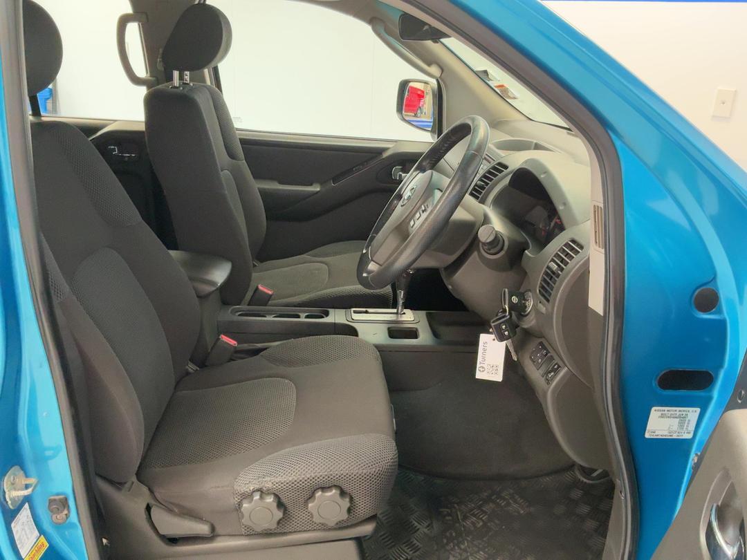 Photo '16' of Nissan Navara